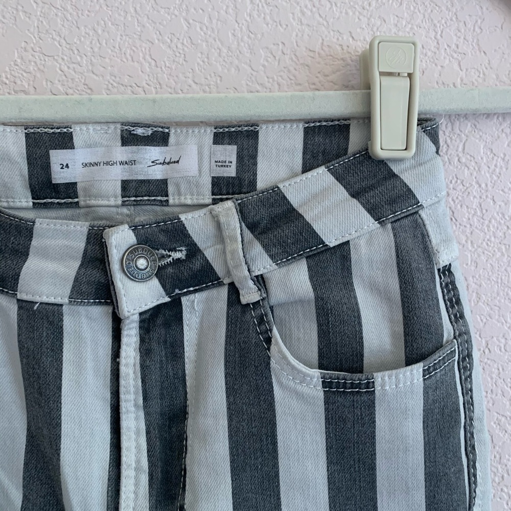 🎉HP 6/12🎉 Subdued Striped Jeans - Picture 5 of 6